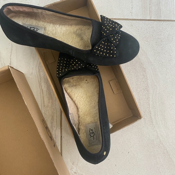 UGG flats size 10 ,black suede ,professionally clean wit cute bow, with original - Picture 4 of 5
